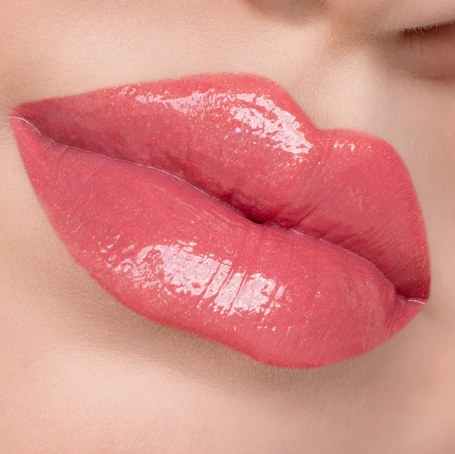 Light burgundy shimmer. Glossy Finish. Plant-Based. Vegan. Animal Cruelty-Free. Vitamin E Enriched - Moisturizing. Ultra-Lightweight - Non-Stick Formula. ella+mila Liquid Lipstick - My Crush